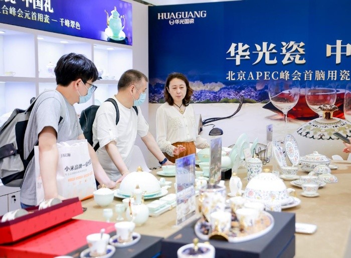 精致餐具營造生活美學(xué)，上海尚品家居展禮贊餐廚藝術(shù)之美(圖1)